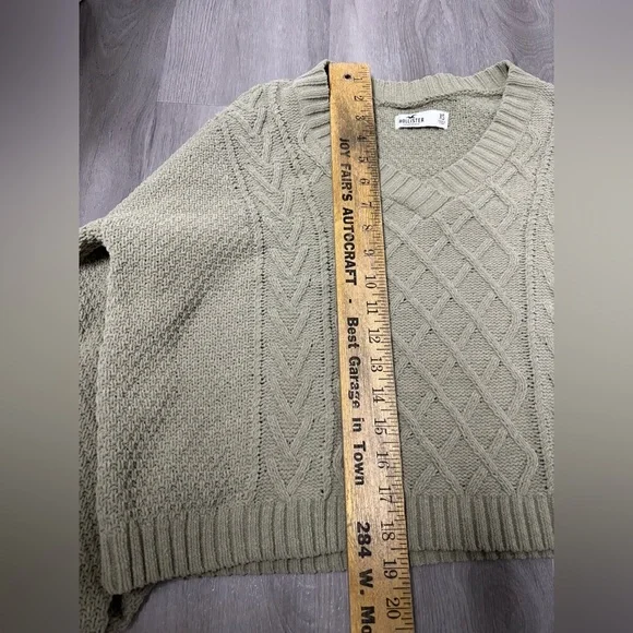 Hollister Cable Knit V-Neck Cropped Sweater Olive Green Women’s Size XS - Picture 6 of 7